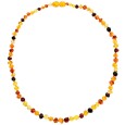 Collier composé de petites pierres d'ambre multicolores