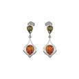Mid-length spade-shaped earrings with green amber and cognac, silver