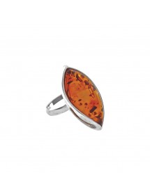Silver ring adorned with a large oval amber stone 3111170 Nature d'Ambre 72,00 €