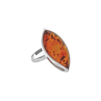Silver ring adorned with a large oval amber stone 3111170 Nature d'Ambre 72,00 €