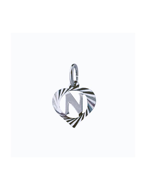Ciondolo in argento sterling circondato da un cuore cesellato - iniziale N